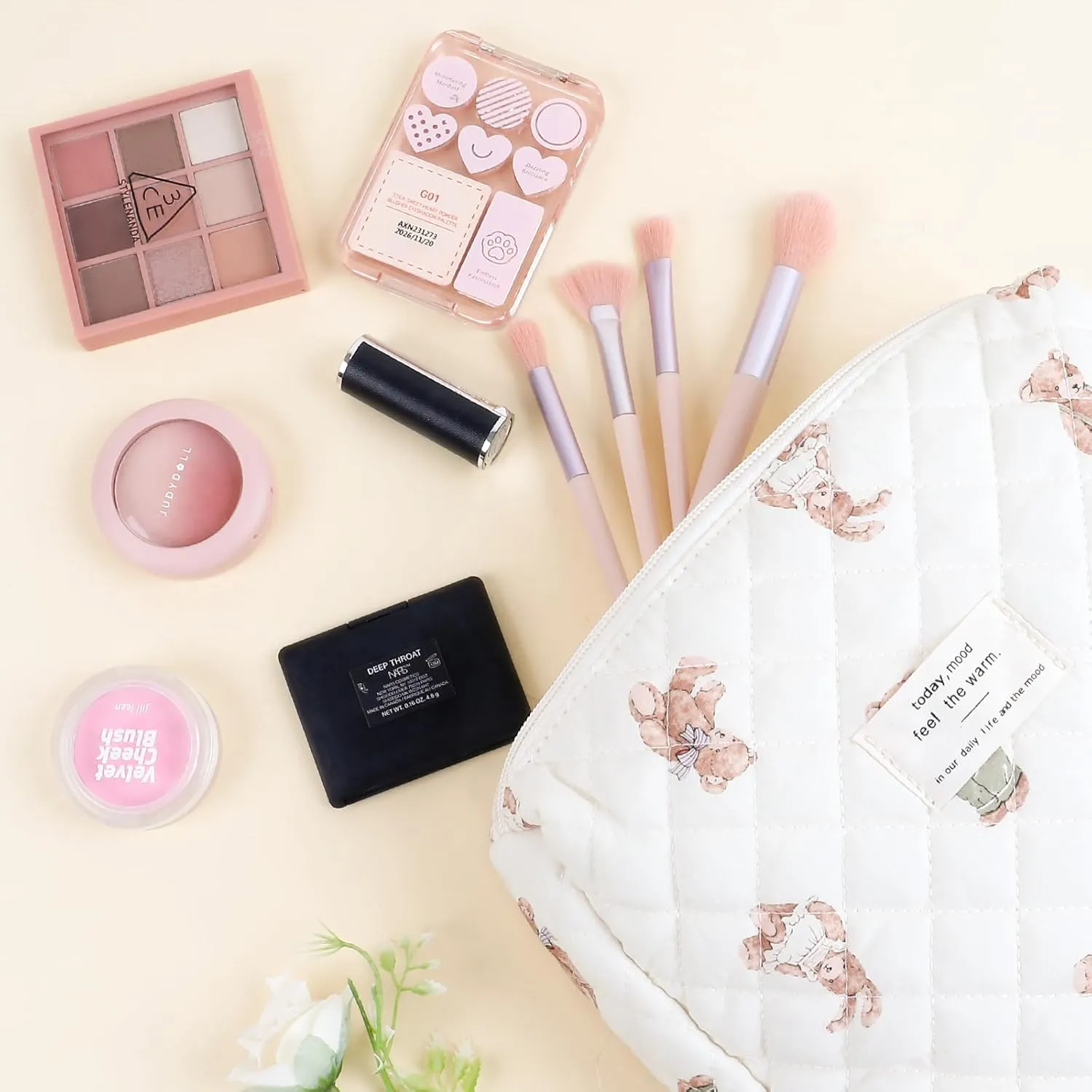 Large Quilted Makeup Bag for Women and Girls, Cute Coquette Floral Cotton Cosmetic Bag, Aesthetic Travel Organized Toiletry Bags (06-beige bears)